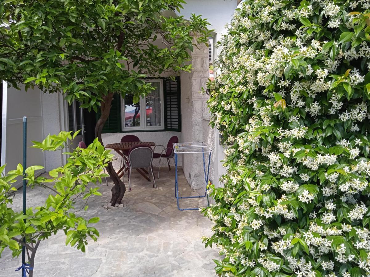 Harbour-Side Apartment With Beautiful Terrace Podgora Exterior foto